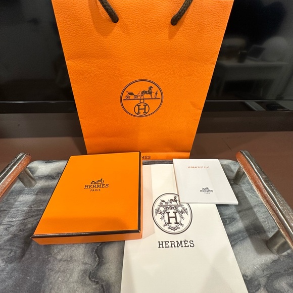 Hermes Clic H Bracelet - Red Enamel - Picture 8 of 11